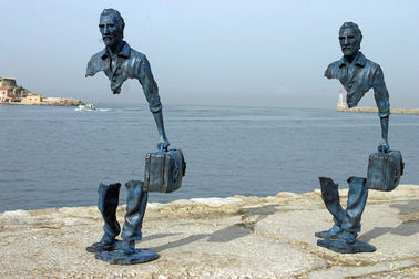 Un bon prix. Statue célèbre de bronze de conception de voyageur de bâti, taille en bronze de coutume de figurines en ligne