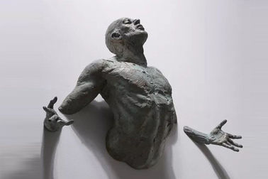 Un bon prix. Sculpture en homme de mur de statue de bronze de finition de bâti de conception de figure montrée dans l'hôtel en ligne