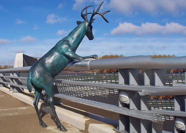 Un bon prix. Sculpture en bronze en orignaux de décorations extérieures en ligne