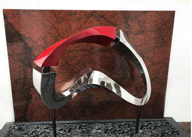 Un bon prix. Le miroir poli et rouge a peint la sculpture abstraite en acier inoxydable de 50cm en ligne