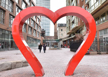 Un bon prix. Sculpture peinte par rouge en acier inoxydable de porte de coeur de décoration de parc en ligne