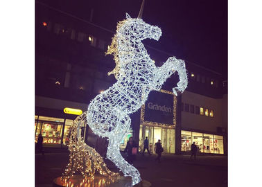 Un bon prix. Sculpture en cheval de fil d'acier incroyablement, sculpture en acier en cheval en ligne