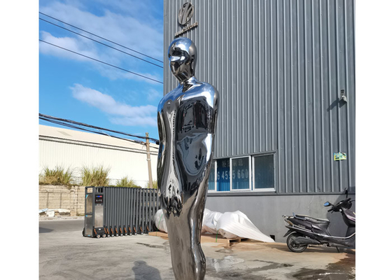 Un bon prix. Le miroir a poli les sculptures humaines abstraites grandeur nature en chiffre de solides solubles en ligne