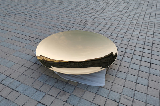 Un bon prix. Le titane d'or a enduit les sculptures circulaires en miroir concave d'acier inoxydable en ligne